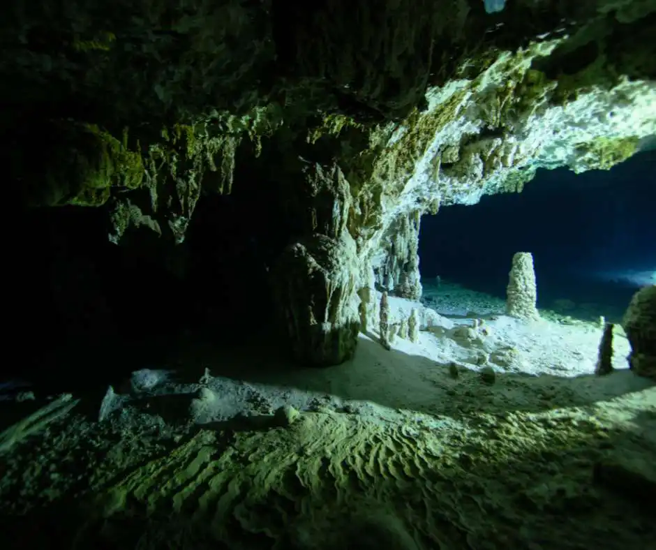 Viaggio-organizzato-Yucatan-–-offerta-tour-Messico-con-cenote-sotterranei